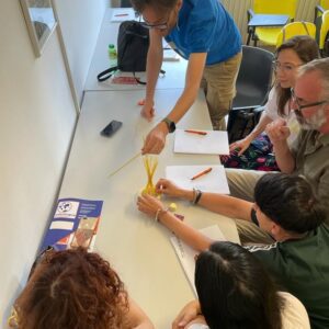 Studenti partecipano a un corso di inglese pratico a Interlingua Formazione.